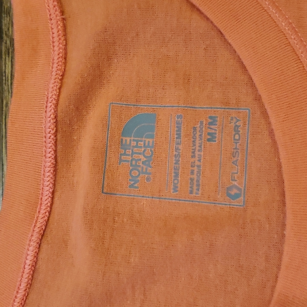 Womens The North Face peach Flashdry lightweight shirt size M - Picture 2 of 4